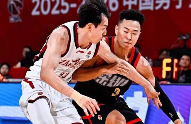 九游体育-深圳马可波罗95-91击败浙江大比分2-0晋级四强